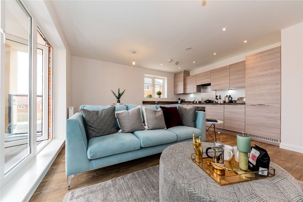 Property photo 3 of 10 Living Room_Result