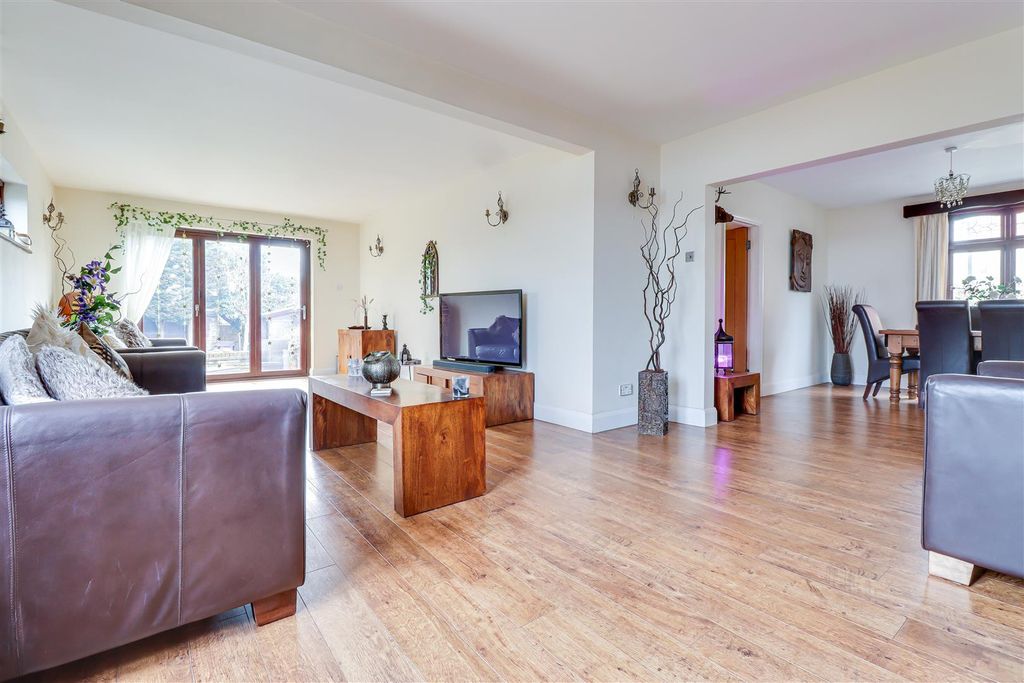 Property photo 2 of 31