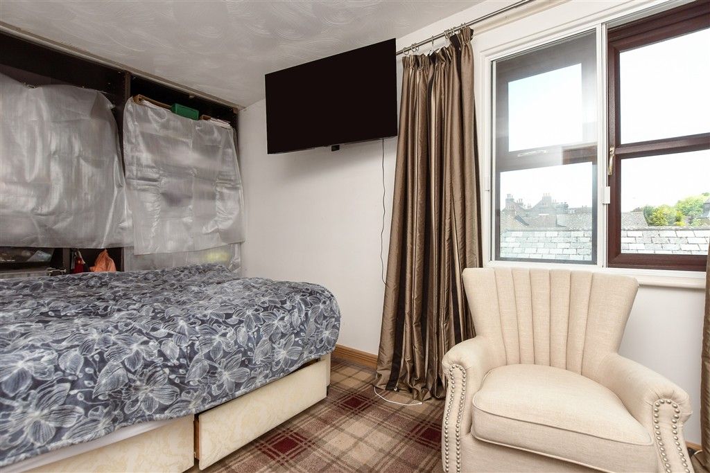 Property photo 2 of 8 Bedroom