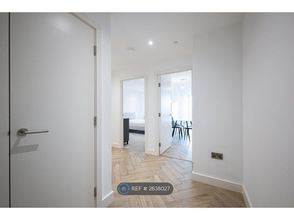 Property photo 2 of 35