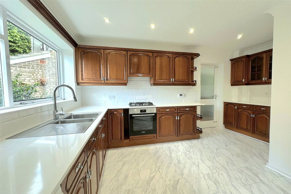 Property photo 2 of 11 Picture No. 12