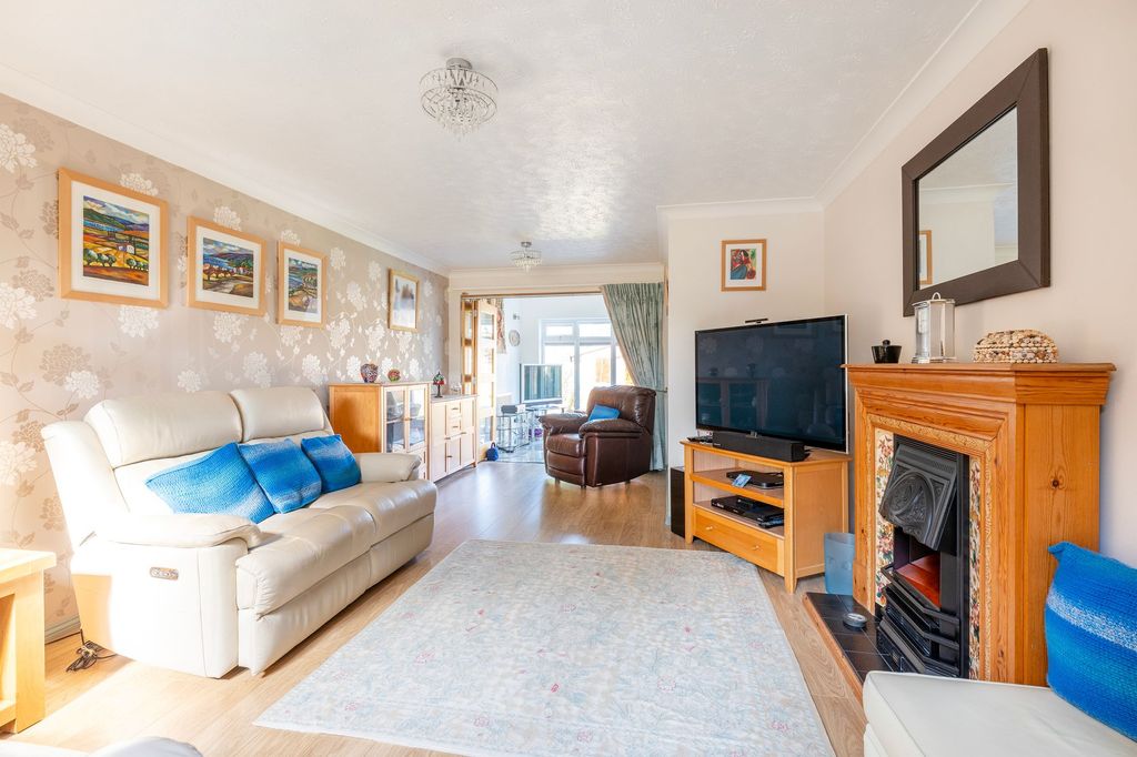 Property photo 3 of 28