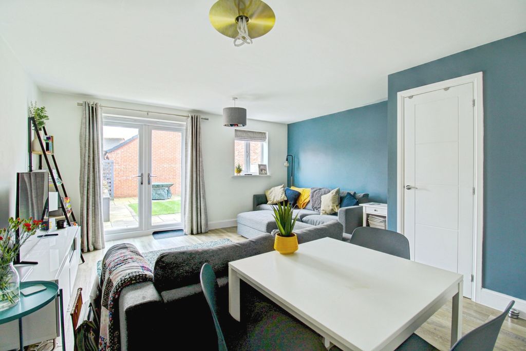 Property photo 3 of 16 3 - Lounge With Dining