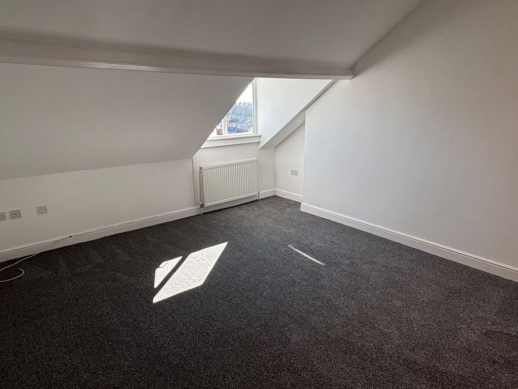 Property photo 3 of 7 Lounge