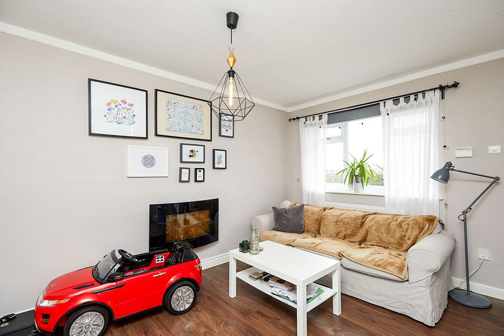 Property photo 3 of 10 Lounge