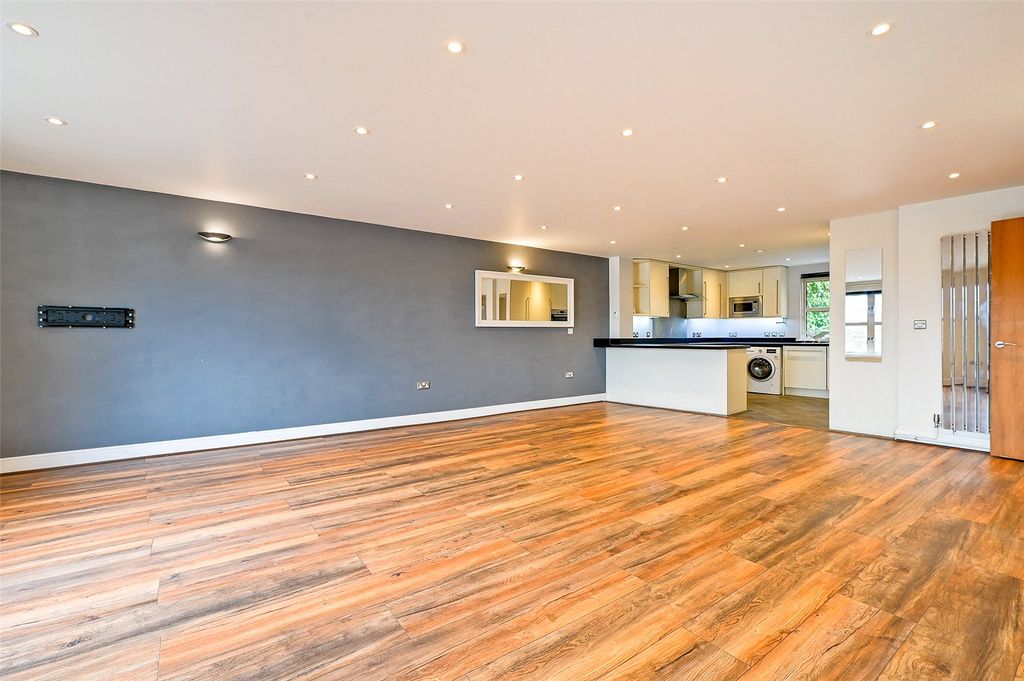 Property photo 2 of 10 Picture No. 27