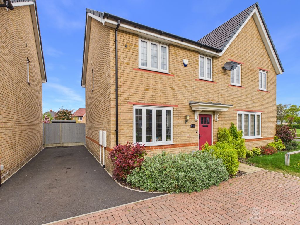 Property photo 1 of 15 Front Of House- Mark Stephens Ewemove Newmarket An