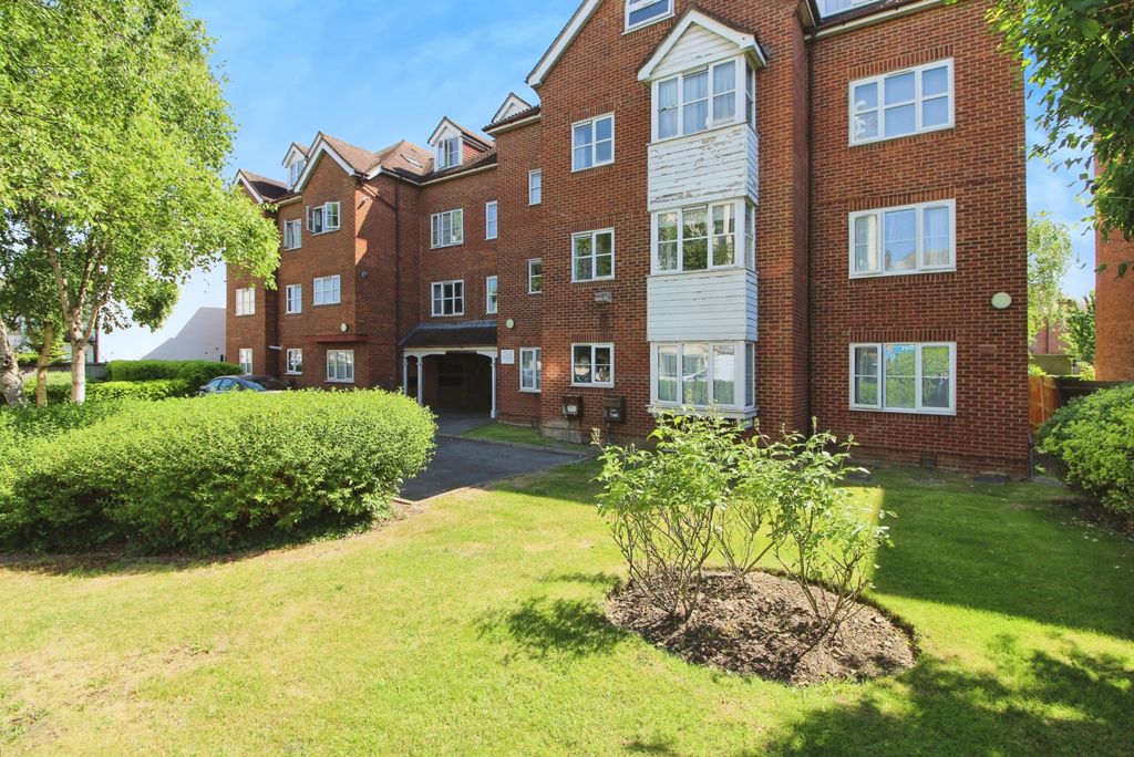 Property photo 1 of 9 One Bedroom Ground Floor Flat For Sale
