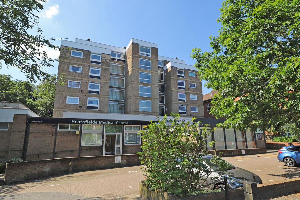 Property photo 2 of 21