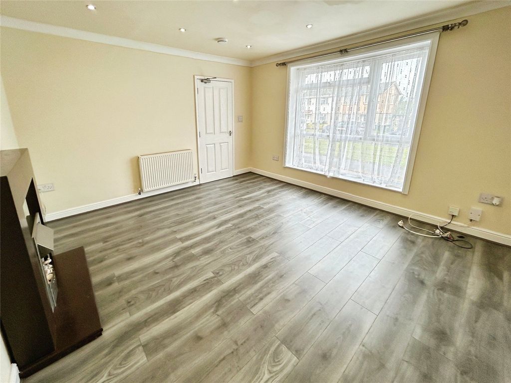Property photo 3 of 15 Picture No. 35