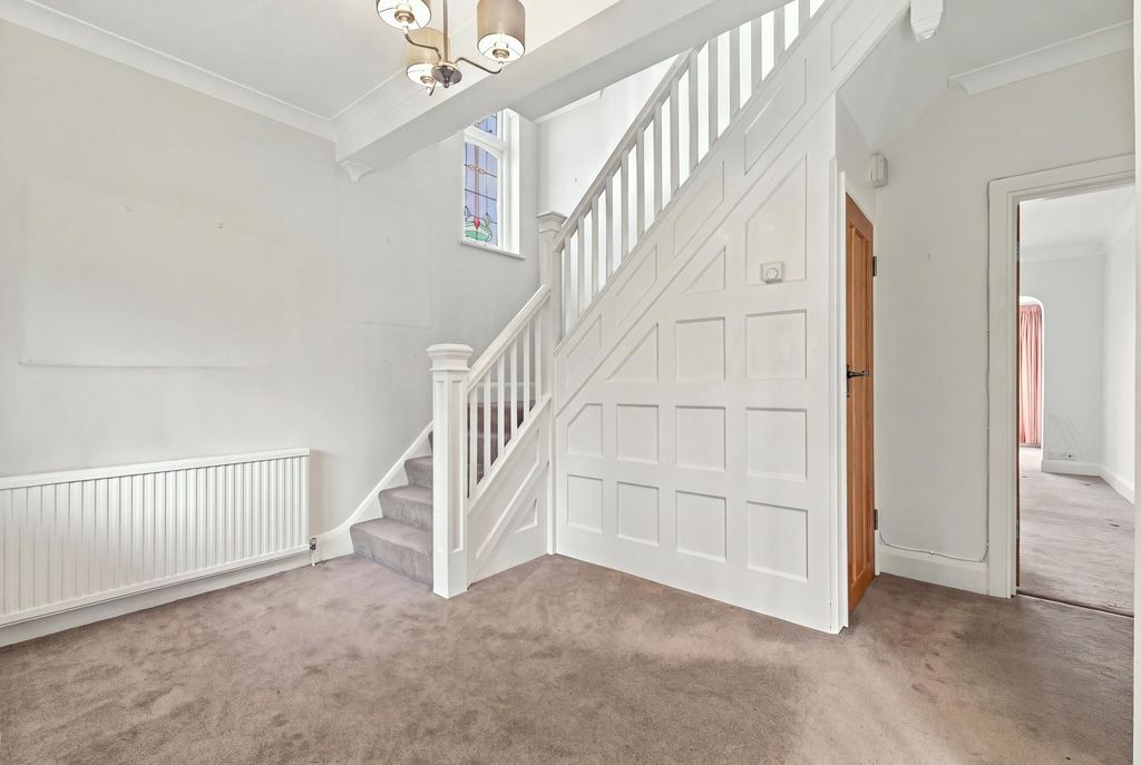 Property photo 3 of 34