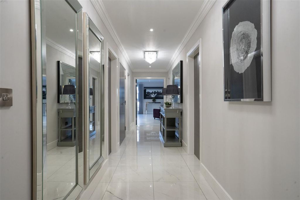 Property photo 2 of 28