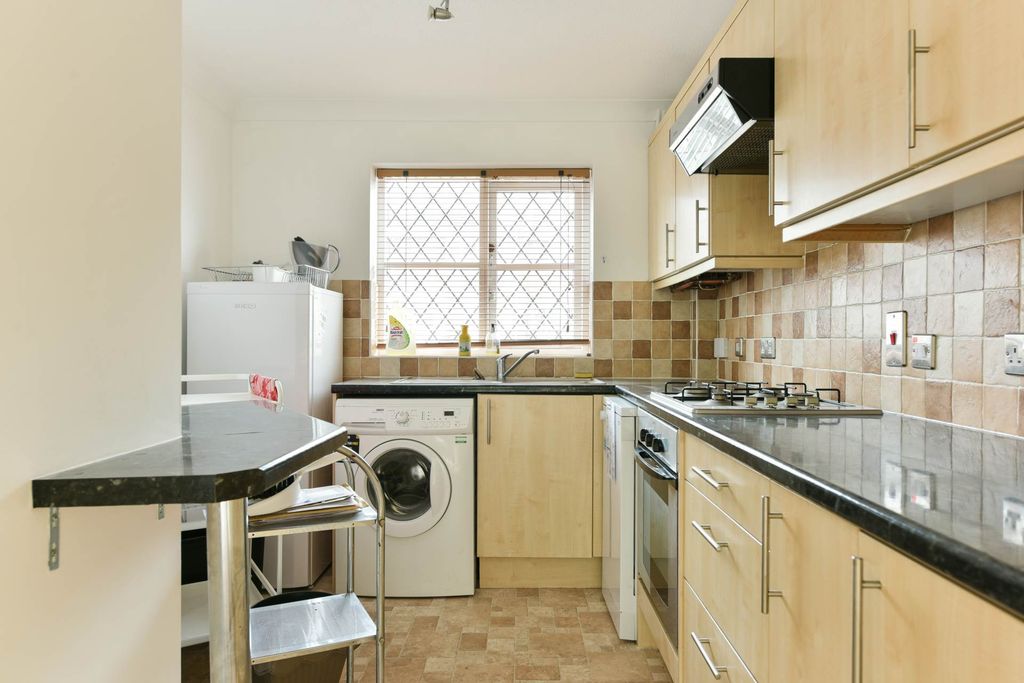 Property photo 2 of 10