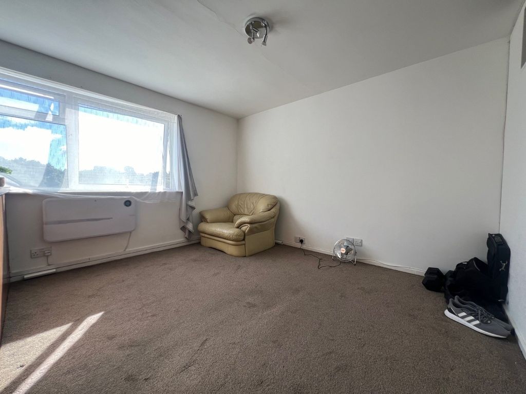 Property photo 3 of 5 Picture No. 04