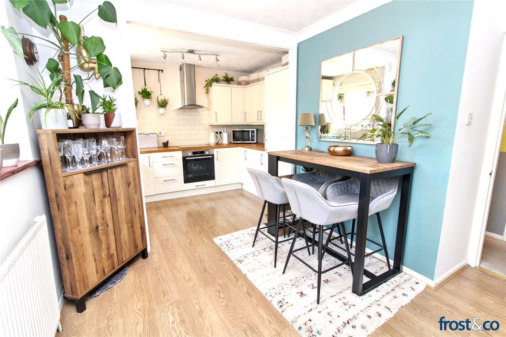 Property photo 3 of 14 Dining Area