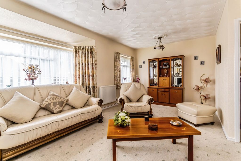 Property photo 2 of 17 Photo