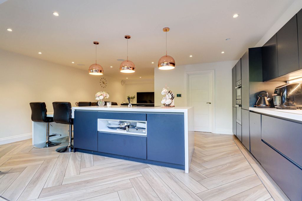 Property photo 3 of 26 Kitchen