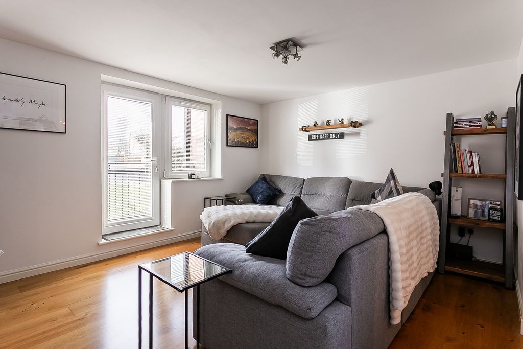 Property photo 2 of 22