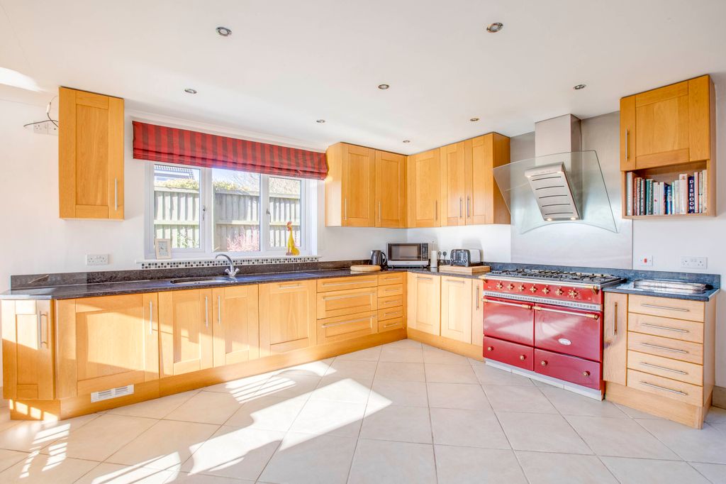 Property photo 3 of 29 8 Mountain Ash, Marlow Bottom, Sl7 3Pb Extra (Low Res)-4