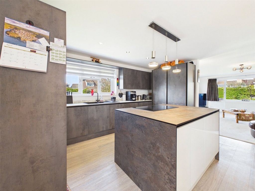 Property photo 2 of 22 Picture No. 11