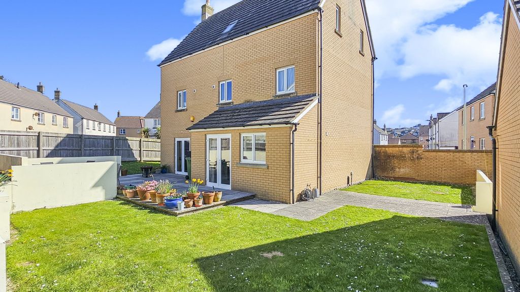 Property photo 2 of 31