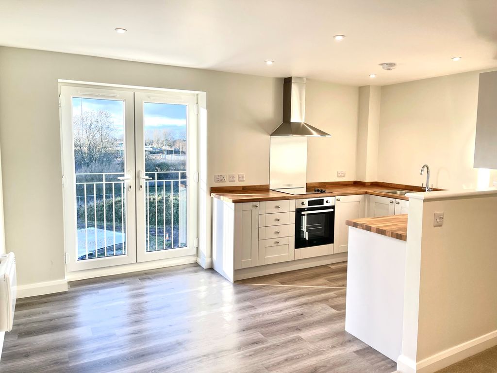 Property photo 3 of 13 Elliott House - Kitchen