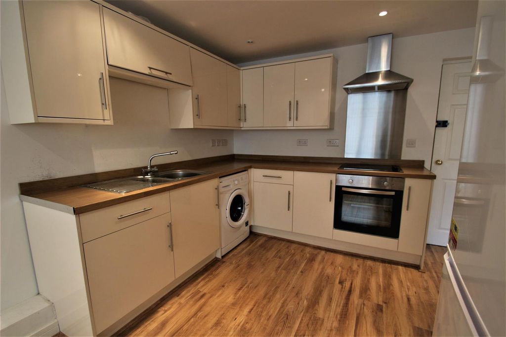 Property photo 1 of 5 Abbey Court 6 - Kitchen.Jpg