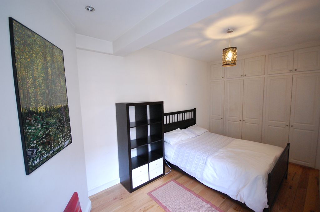 Property photo 3 of 6 Bedroom