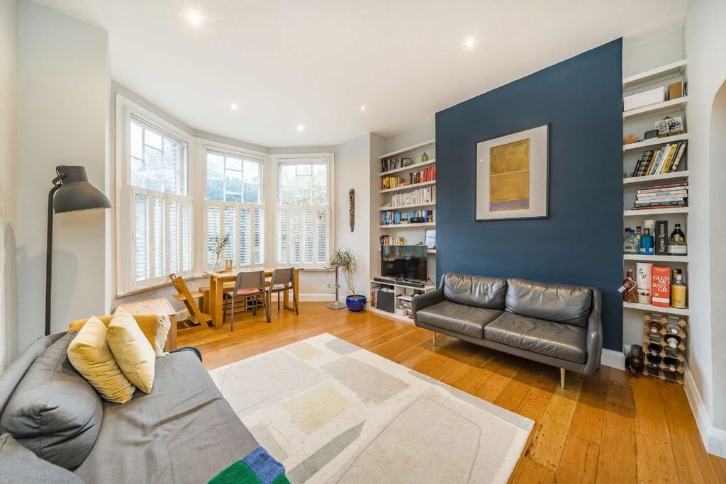 Property photo 2 of 8