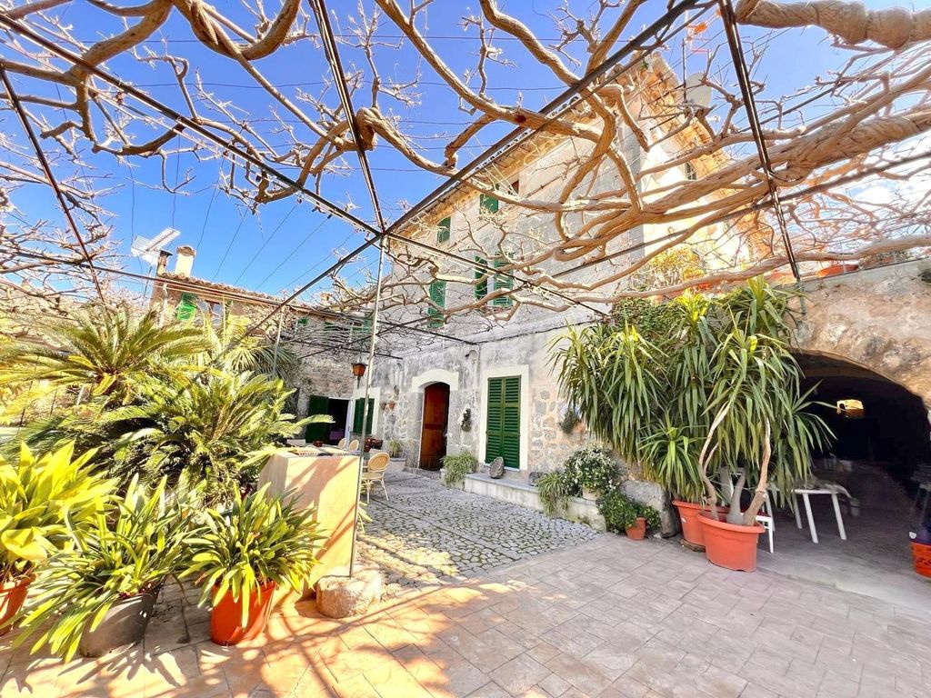 Property photo 2 of 35