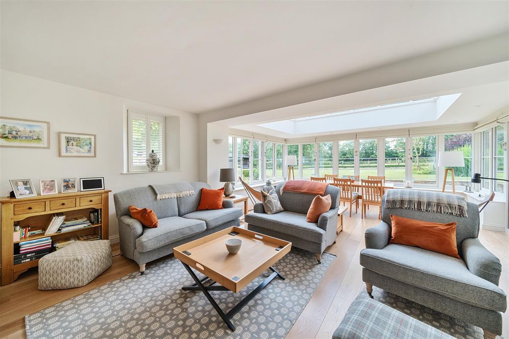 Property photo 3 of 30 Family Sitting Room
