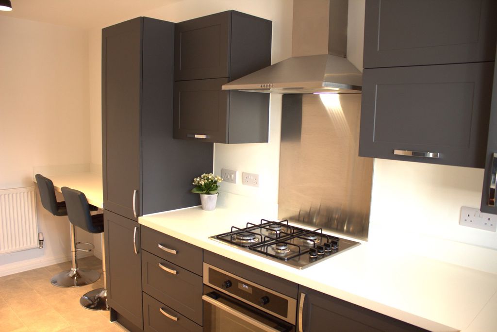 Property photo 3 of 25 Kitchen
