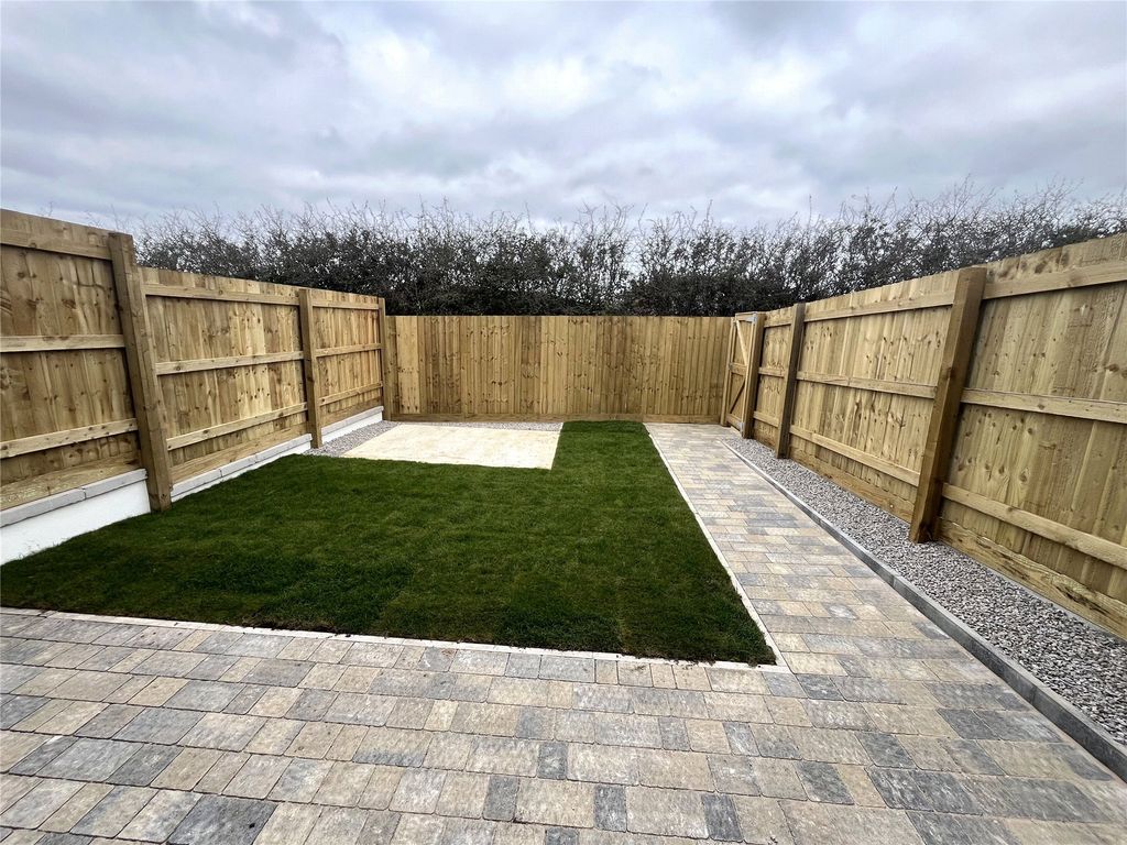 Property photo 3 of 9 Example Garden