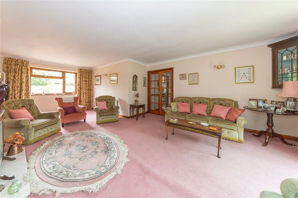 Property photo 3 of 27 Sitting Room