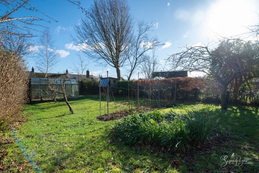 Property photo 2 of 22 Garden