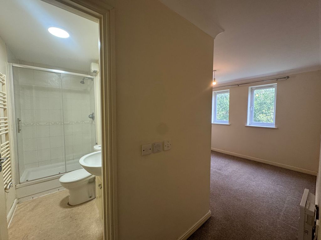 Property photo 3 of 7 Bedroom 1