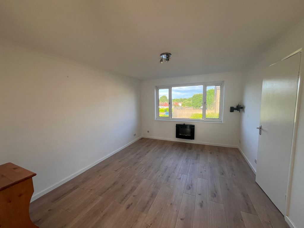 Property photo 2 of 8 Gallery