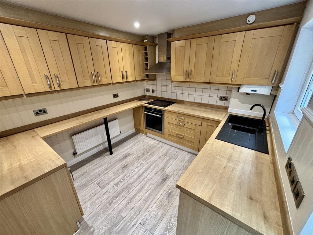 Property photo 2 of 12 Kitchen