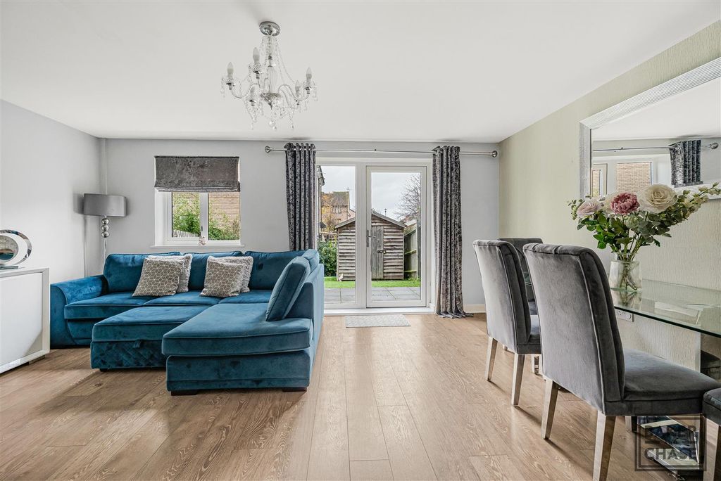 Property photo 2 of 23 Lounge