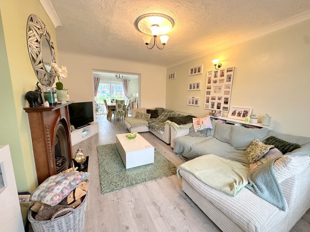 Property photo 3 of 21 Cartlodge Avenue