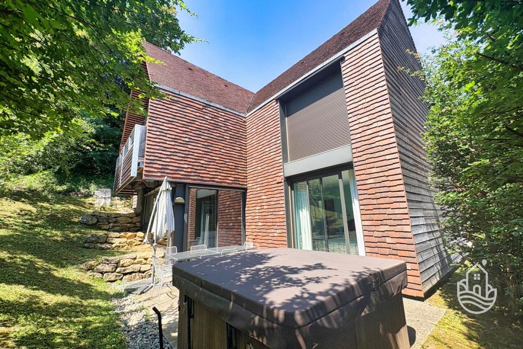Property photo 1 of 16 Main Exterior View