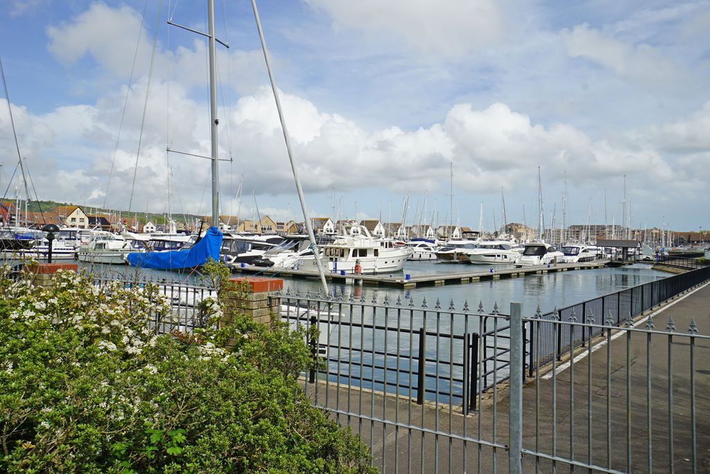 Property photo 2 of 23