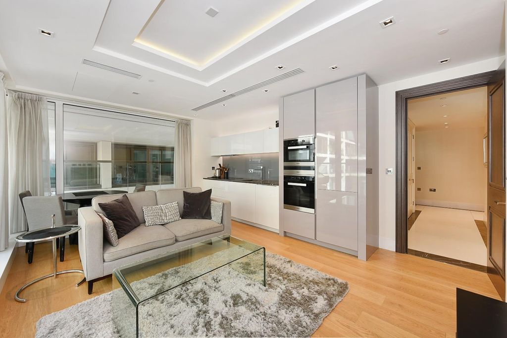 Property photo 3 of 20 27 Lord Kensington House (12).Jpg