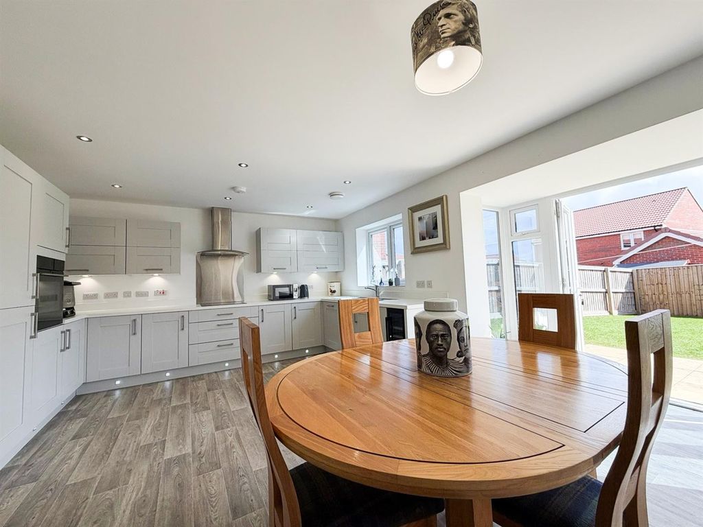 Property photo 3 of 19 'l' Shaped Kitchen/Dining