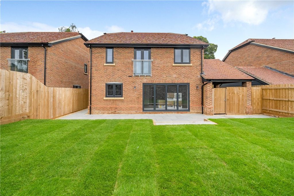 Property photo 2 of 9 Picture No. 11