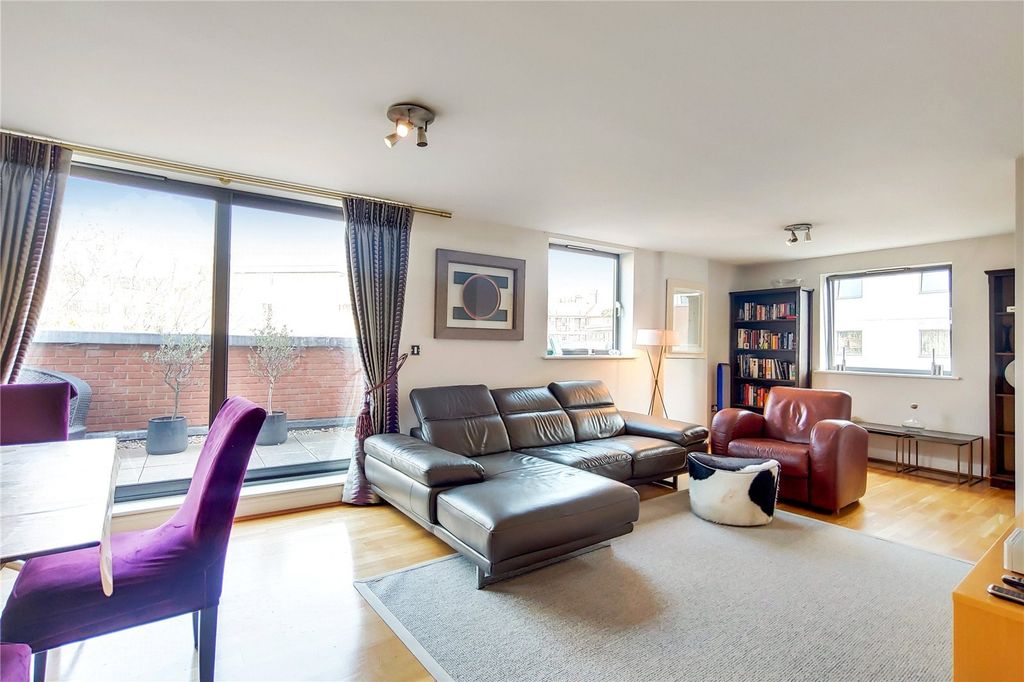 Property photo 2 of 17