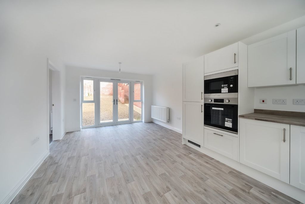 Property photo 2 of 19 Picture No. 18