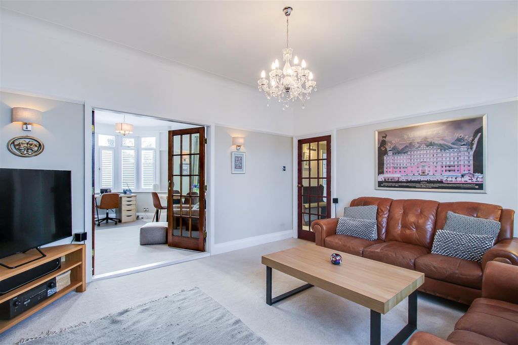 Additional image 7 of 5 bed detached house for saleValley Road, Dewsbury WF12