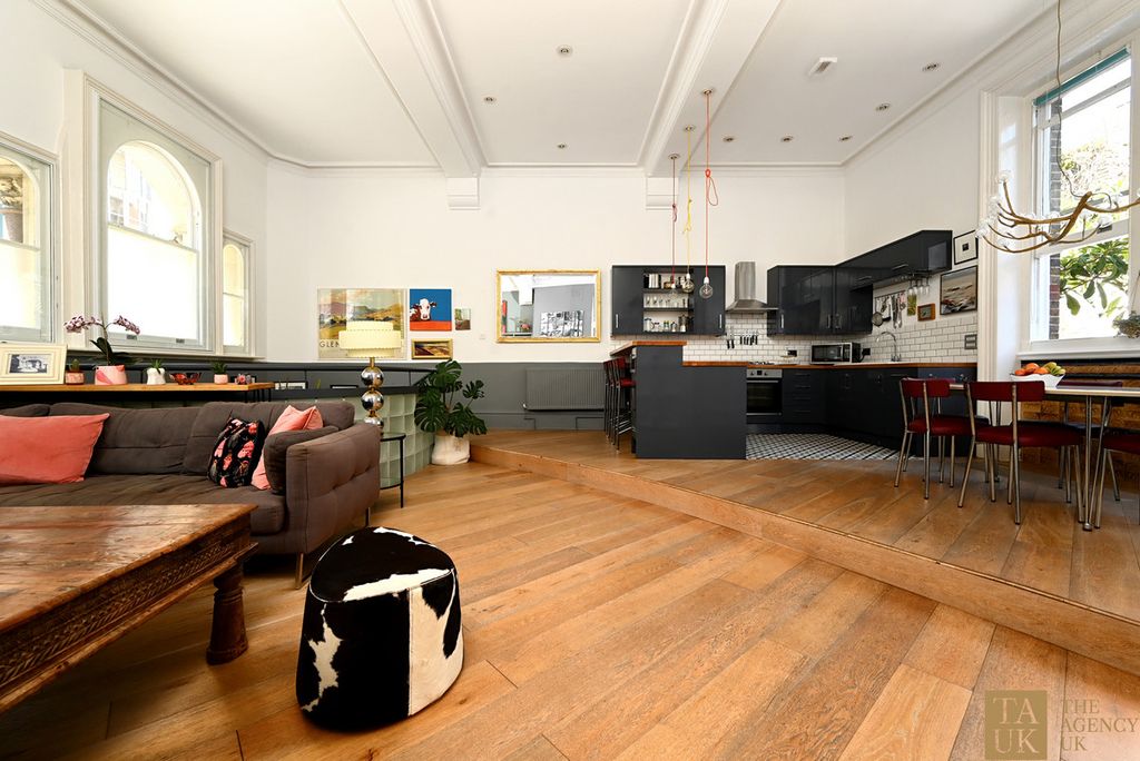 Property photo 1 of 34