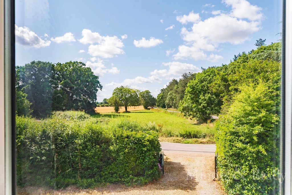 Property photo 2 of 30